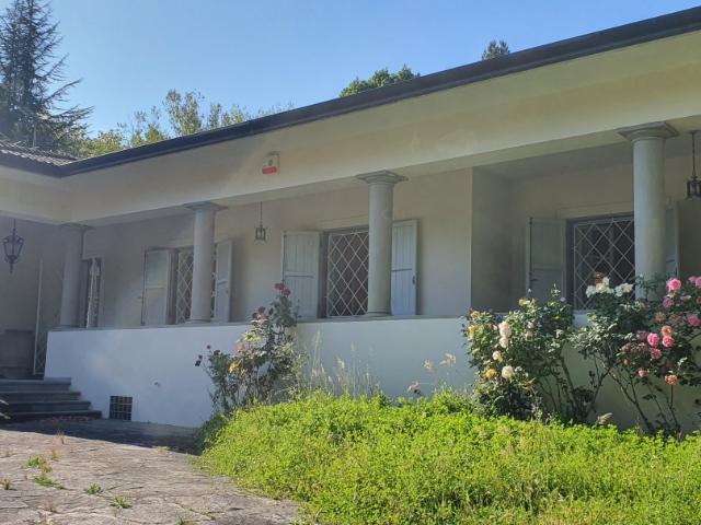 VILLA in VENDITA a CAMAIORE Valpromaro di 12 vani