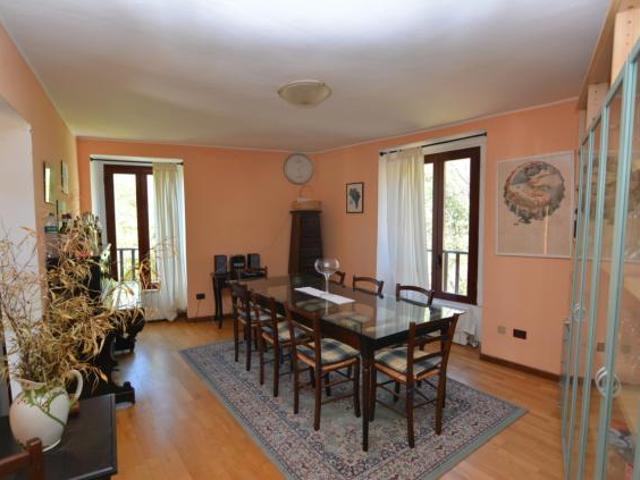 Villa in vendita a Cambiasca