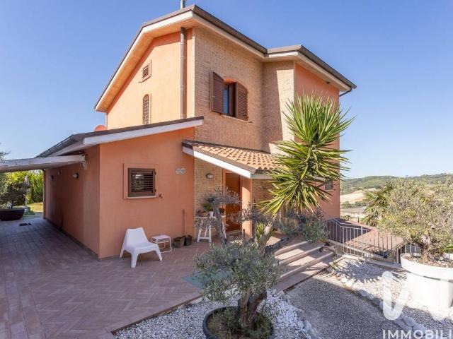 Villa in vendita a Camerano AN