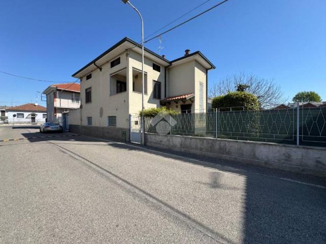 Villa in vendita a Cameri NO