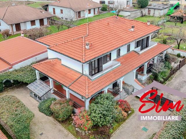 Villa in vendita a Cameri NO