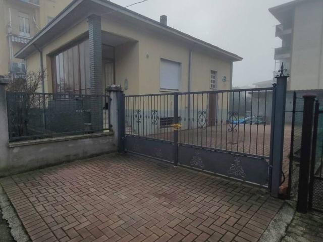Villa in vendita a Cameri NO