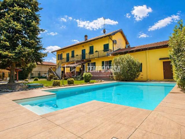 Villa in vendita a Cameri NO