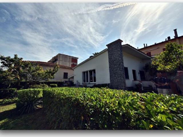 VILLA in VENDITA a CAMPO NELL'ELBA MARE di 7 vani