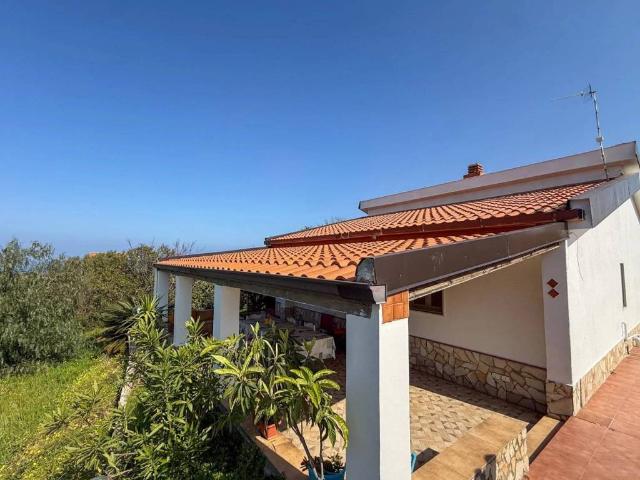 Villa in vendita a Campofelice di Roccella PA