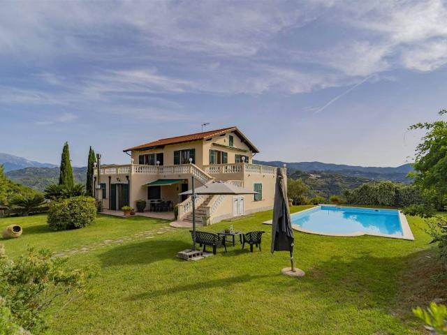 Villa in vendita a Camporosso IM
