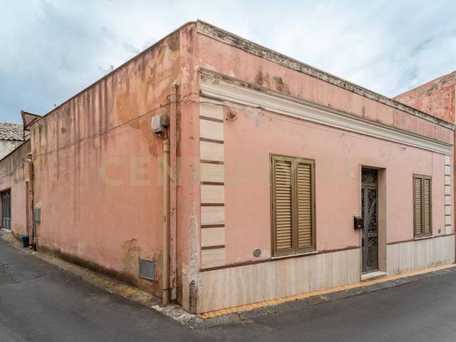 Villa in vendita a Camporotondo Etneo CT