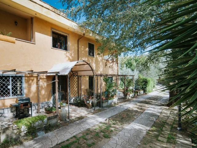 Villa in vendita a Campagnano di Roma RM