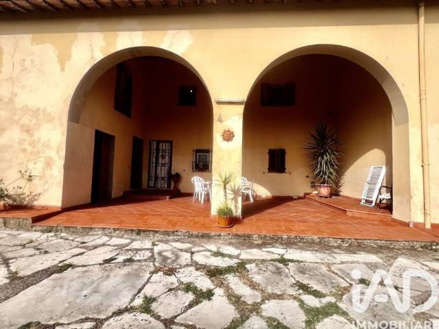 Villa in vendita a Campi Bisenzio FI