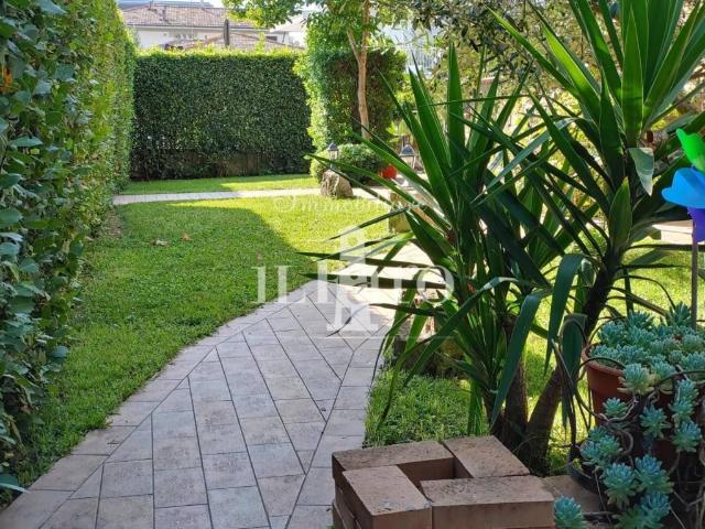 Villa in vendita a Campi Bisenzio FI