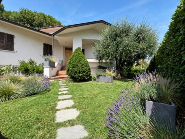 Villa in vendita a Campi Bisenzio FI