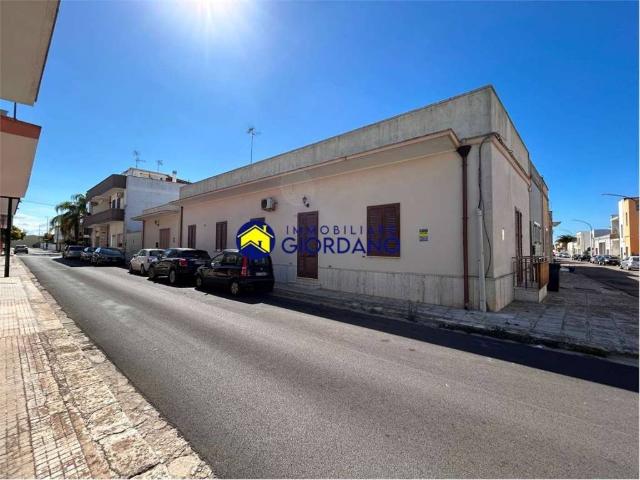 Villa in vendita a Campi Salentina LE