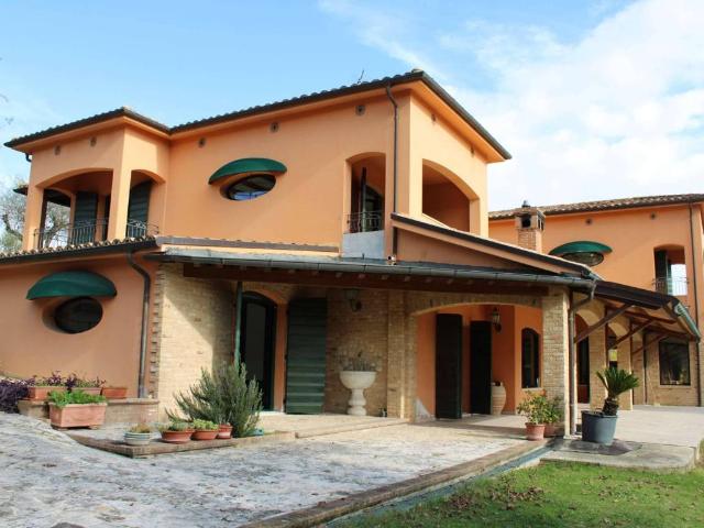 Villa in vendita a Campli TE