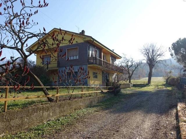 Villa in vendita a Canelli