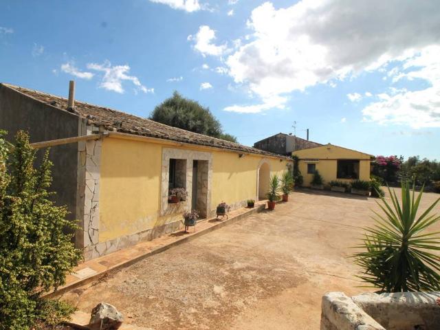 Villa in vendita a Canicattini Bagni SR