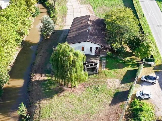 Villa in vendita a Canneto sull'Oglio MN