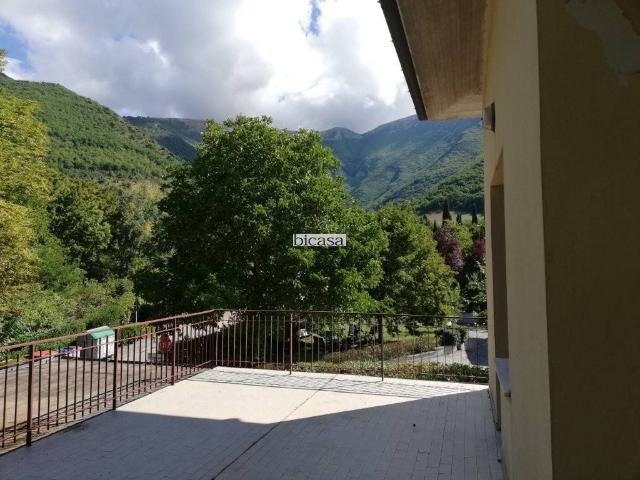 Villa in vendita a Cantiano PU