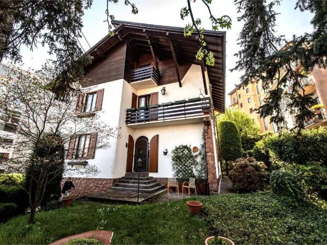 Villa in vendita a Cantù CO