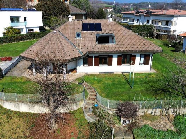 Villa in vendita a Cantù CO