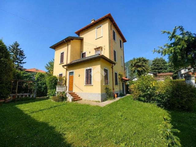 Villa in vendita a Canzo CO