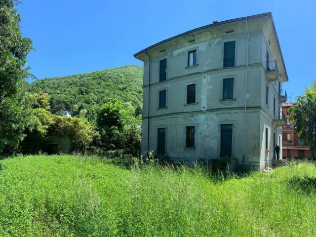Villa in vendita a Canzo CO