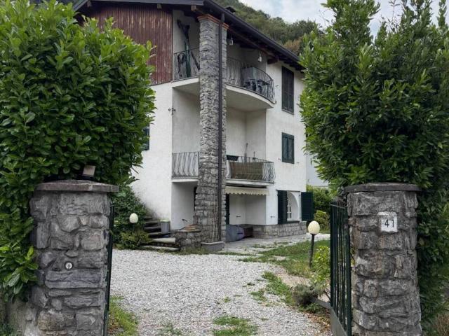 Villa in vendita a Canzo CO