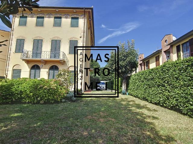 VILLA in VENDITA a CAPANNORI MARLIA di 12 vani