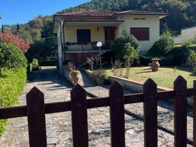Villa in vendita a Capannori LU