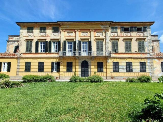 Villa in vendita a Capannori LU