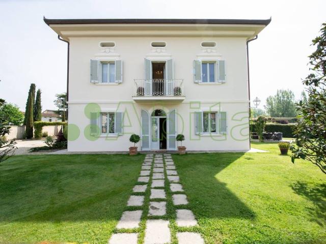 Villa in vendita a Capannori LU