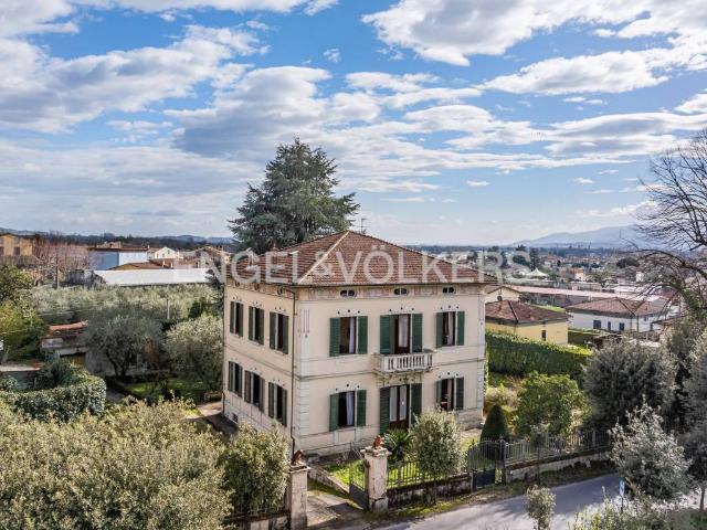 Villa in vendita a Capannori LU