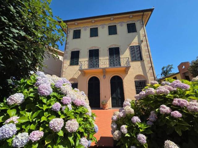 Villa in vendita a Capannori LU