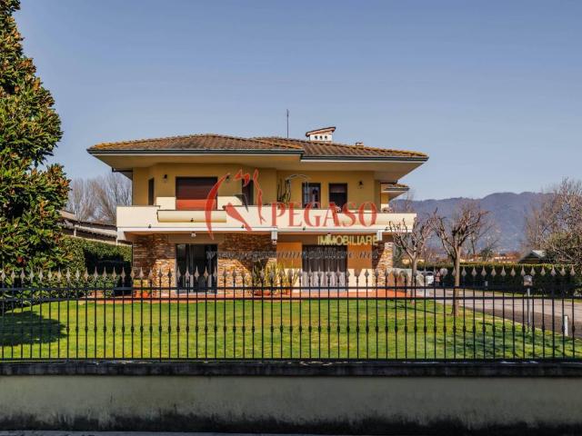 Villa in vendita a Capannori LU