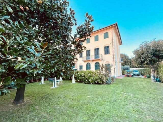 Villa in vendita a Capannori