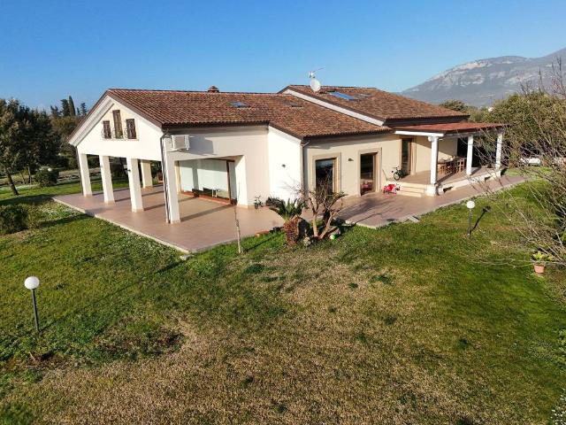 Villa in vendita a Capaccio Paestum SA