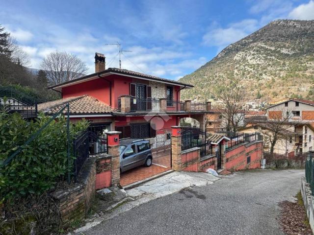 Villa in vendita a Capistrello AQ