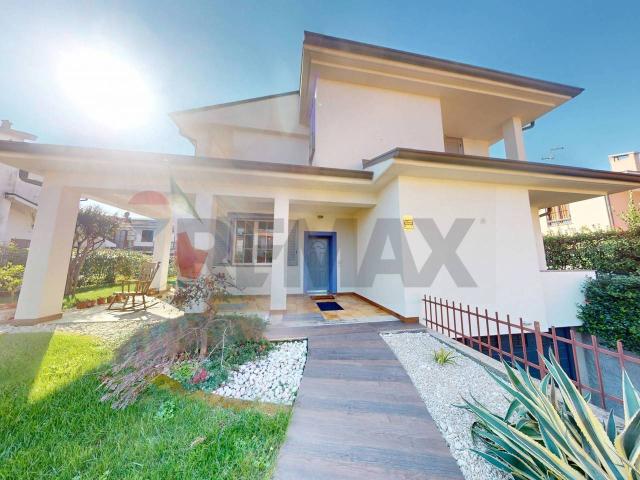 Villa in vendita a Caponago
