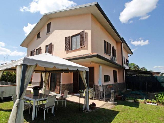 Villa in vendita a Caponago MB