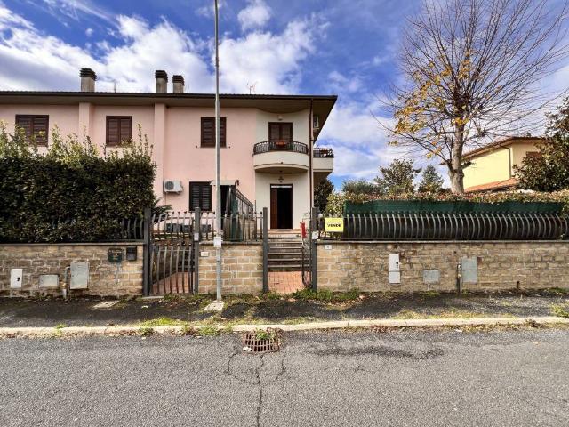 Villa in vendita a Capodimonte VT