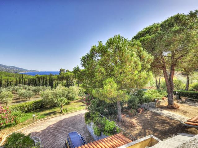 VILLA in VENDITA a CAPOLIVERI di 9 vani