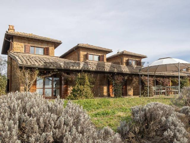 Villa in vendita a Capranica VT