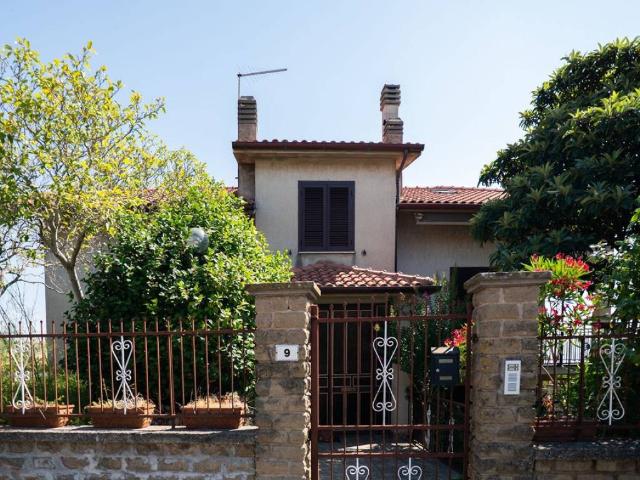 Villa in vendita a Caprarola VT