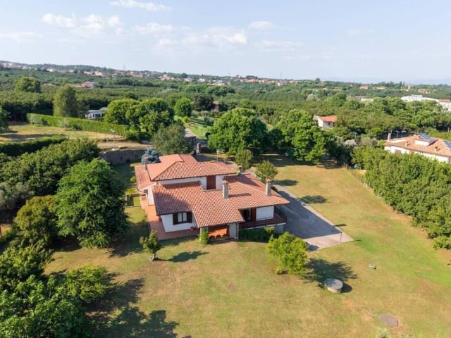 Villa in vendita a Caprarola VT