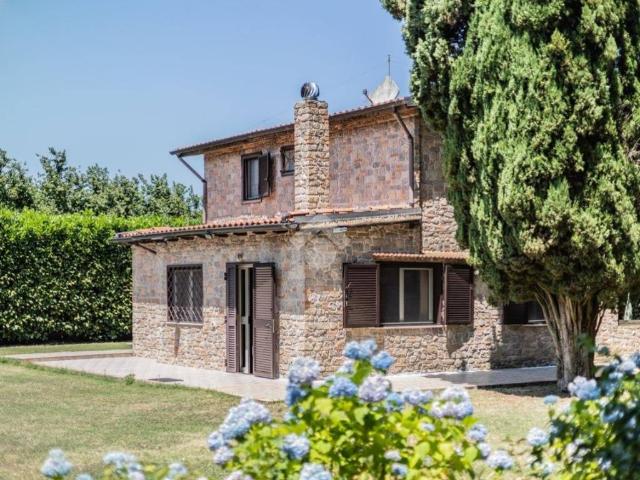 Villa in vendita a Caprarola VT