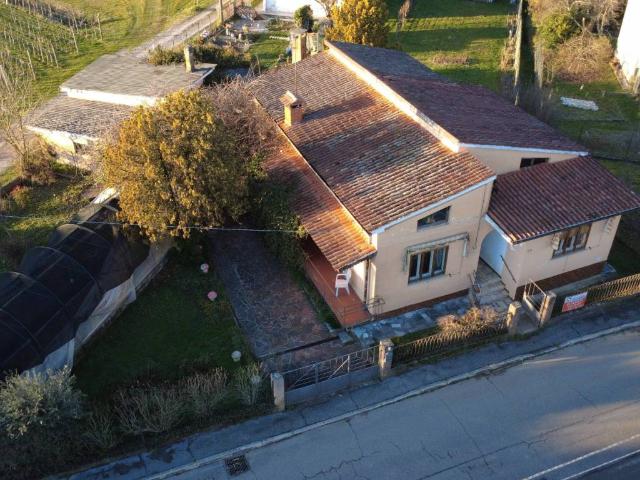 Villa in vendita a Capriva del Friuli GO
