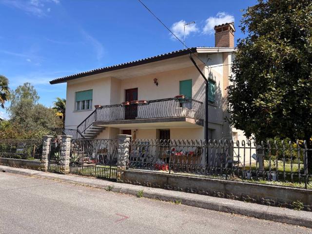 Villa in vendita a Capriva del Friuli GO