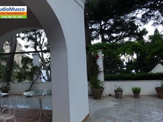 VILLA in VENDITA a CAPRI di 4 vani