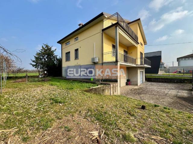 Villa in vendita a Capriate San Gervasio BG