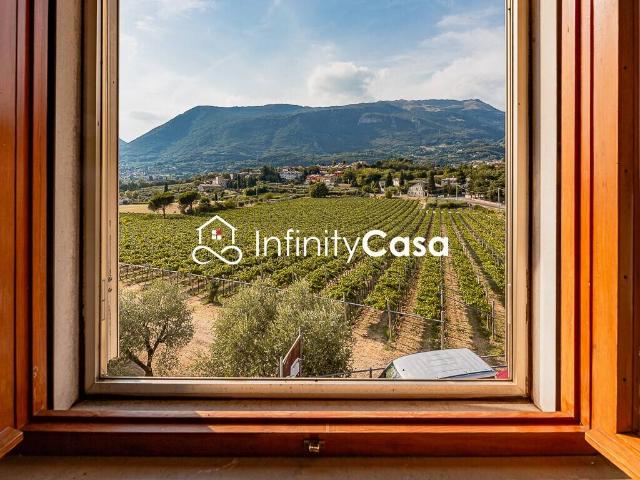 Villa in vendita a Caprino Veronese VR