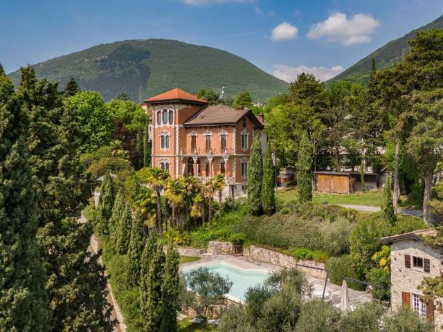 Villa in vendita a Caprino Veronese VR